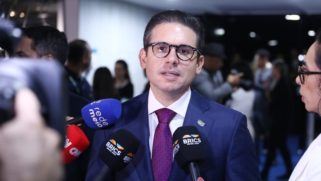 Motta cede à pressão e diz que texto de Derrite não afetará autonomia da PF