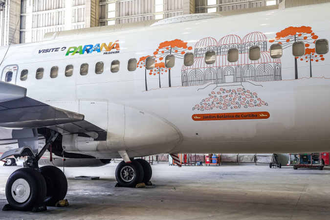 Jardim Botânico de Curitiba e araucária: símbolos turísticos do Paraná ilustram avião da Gol