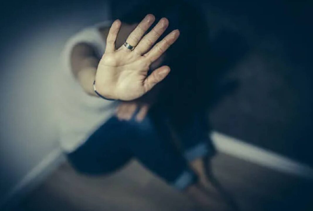 Jovem mantida em cárcere é resgatada após três dias em Curitiba