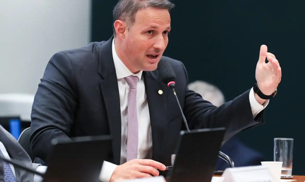 Derrite pretende voltar em definitivo à Câmara até o final do ano