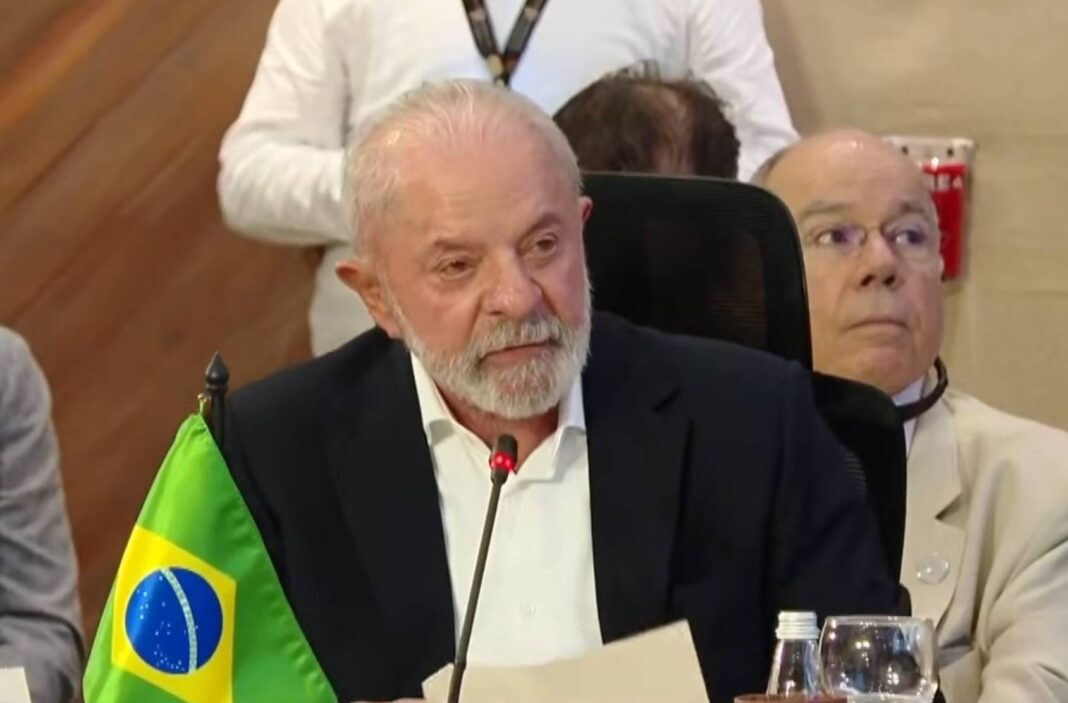 Lula critica EUA na Colômbia e não visita vítimas de tornado