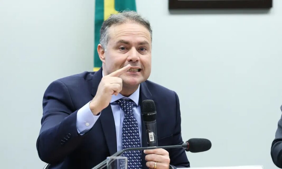 Situação de Bolsonaro se agrava; Congresso vota PL polêmico