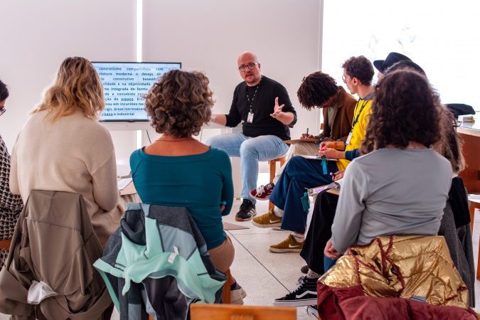 Museu Oscar Niemeyer promove laboratório de aquarela para professores no dia 26