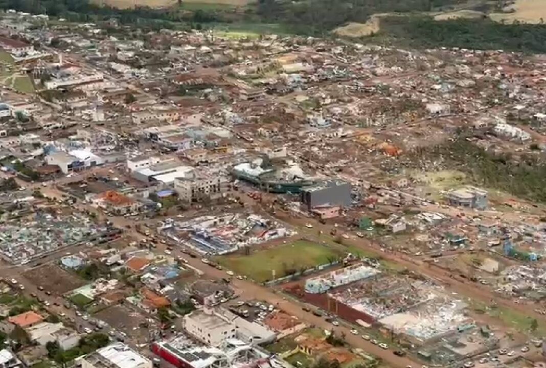 Sobe para seis o número de mortos após passagem de tornado