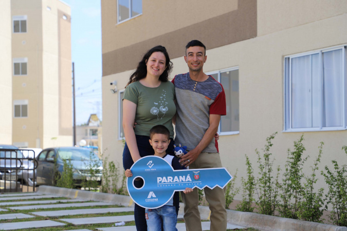 Mais 128 famílias de Araucária conquistam a casa própria com apoio do Estado