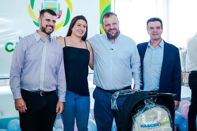 Nascer Bem: Estado entrega carrinhos de bebê e roupinhas a 848 famílias do Litoral e RMC