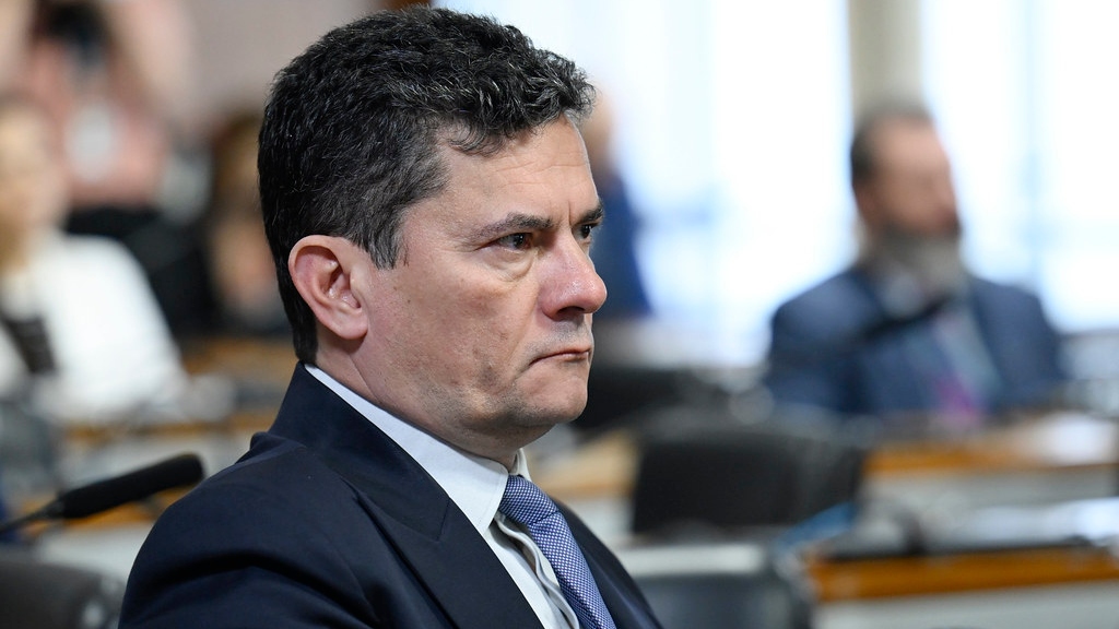 “Não está fazendo o suficiente”, diz Moro a diretor da PF por não ter participado de operação no RJ