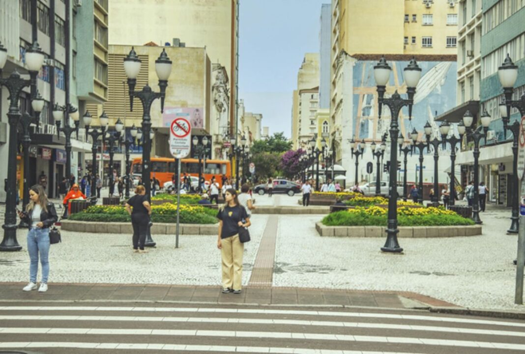 Confira lista dos nomes e sobrenomes mais comuns em Curitiba