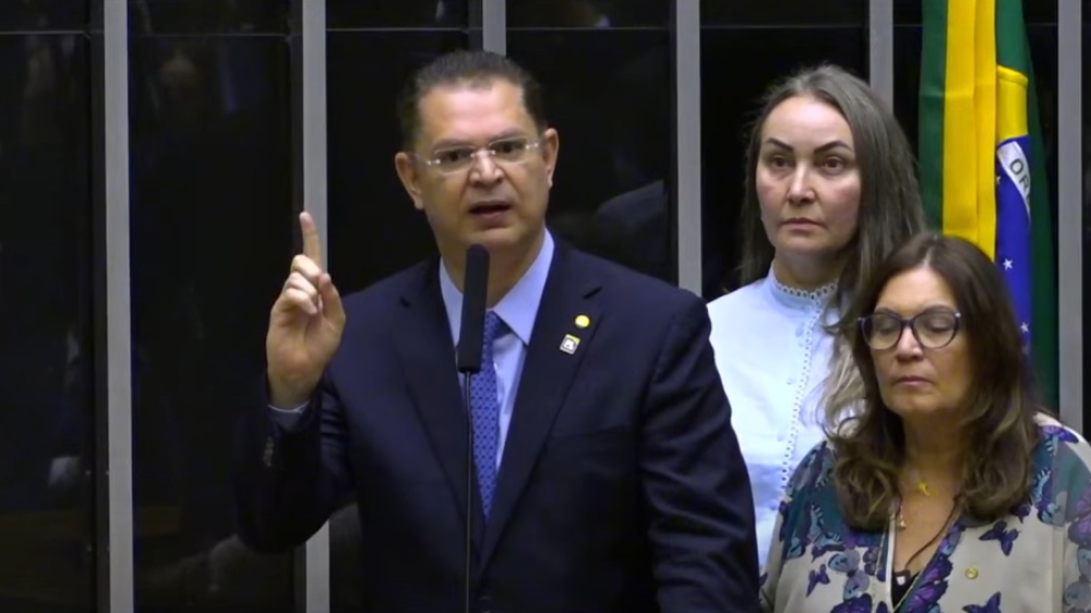 Decisão de Moraes de cassar Zambelli repercute no mundo político