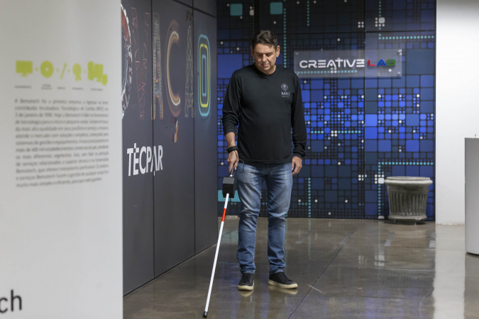 Incubada no Tecpar, empresa desenvolve bengala inteligente para deficientes visuais