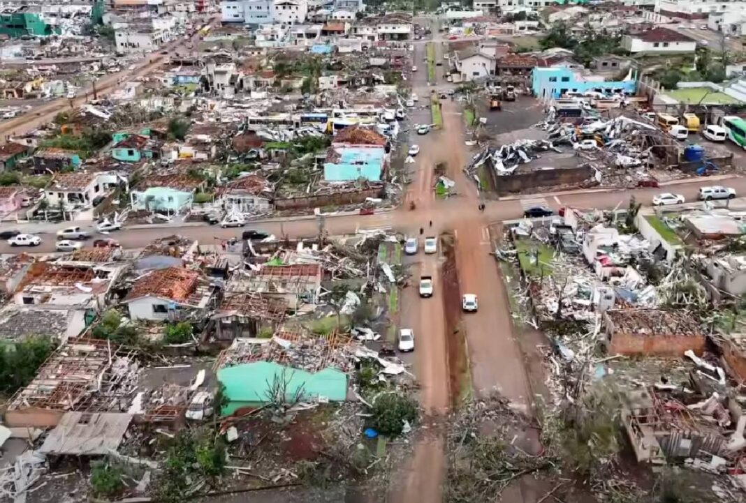 Vídeo mostra destruição causada por tornado em Rio Bonito do Iguaçu