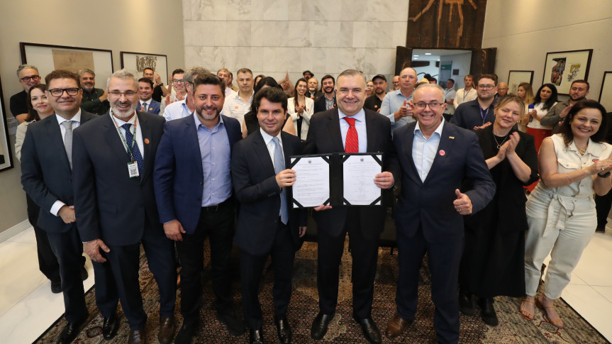 Assembleia Legislativa do Paraná | ALEP | Notícias > Assembleia Legislativa homenageia restaurantes e anuncia repasses para a qualificação do setor gastronômico do Paraná