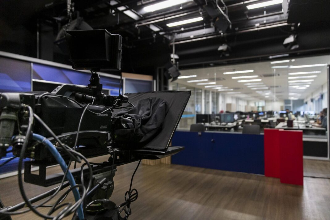 Alesp pede rescisão de produtora acusada de irregularidade – 14/12/2025 – Poder