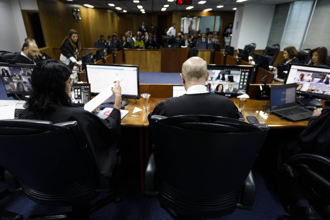 Atrasados INSS: Justiça libera R$ 2,3 bi a aposentados – 27/12/2025 – Economia