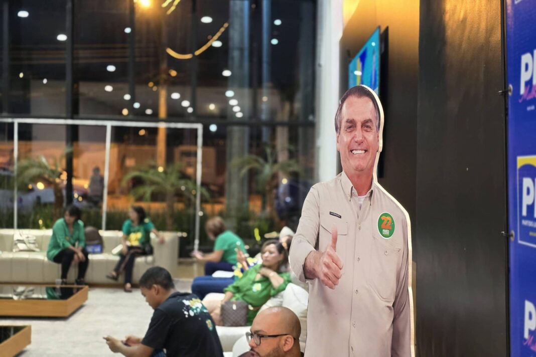 PL prevê usar boneco de papelão de Bolsonaro nas eleições – 30/11/2025 – Poder