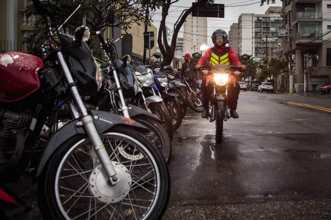 iFood vai à Justiça contra funcionários que foram para 99 – 12/12/2025 – Mercado