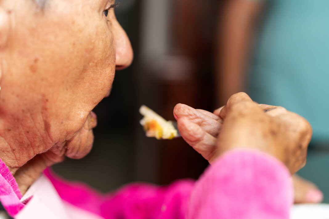 Perda de dentes em idosos aumenta risco de morte – 22/12/2025 – Equilíbrio