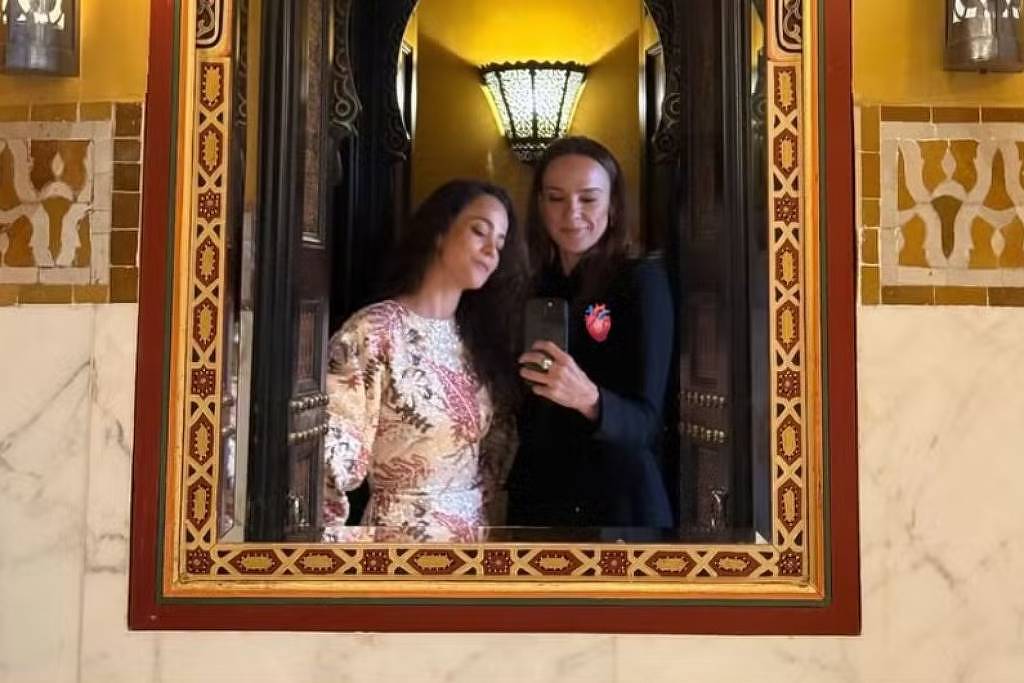 Alice Braga aparece com a namorada Renata Brandão; foto – 01/12/2025 – Celebridades