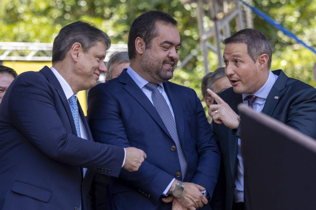 Castro evita comentário para ‘Derrite não ficar chateado’ – 01/12/2025 – Painel