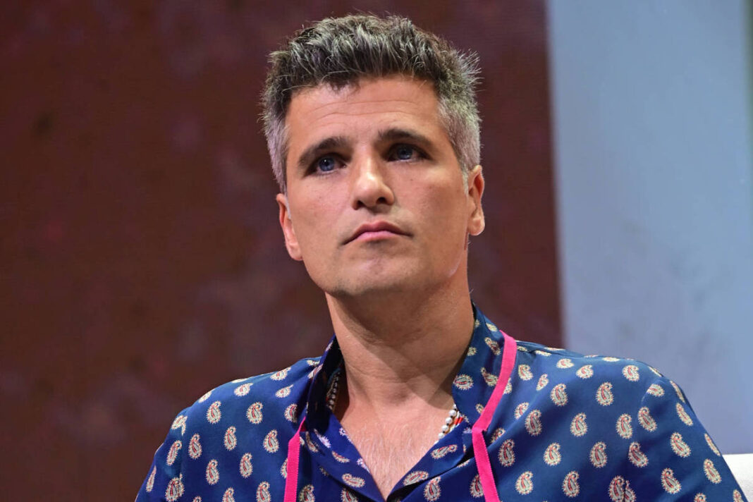 Bruno Gagliasso relembra 'surubão de Noronha': 'Não tenho relacionamento aberto'