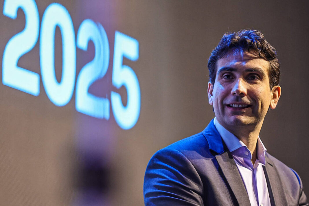 Copom deve manter Selic parada em 15% apesar de PIB fraco – 07/12/2025 – Mercado