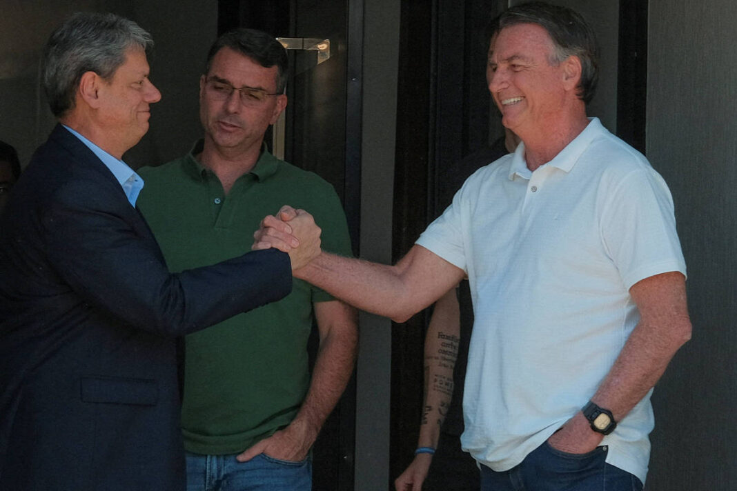 Bolsonaro humilha Tarcísio ao lançar Flávio, dizem líderes – 08/12/2025 – Mônica Bergamo