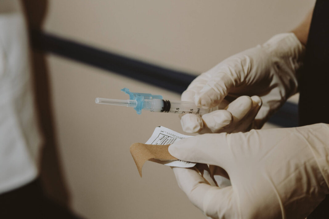 EUA investigam mortes ligadas a vacinas contra a Covid – 12/12/2025 – Equilíbrio e Saúde