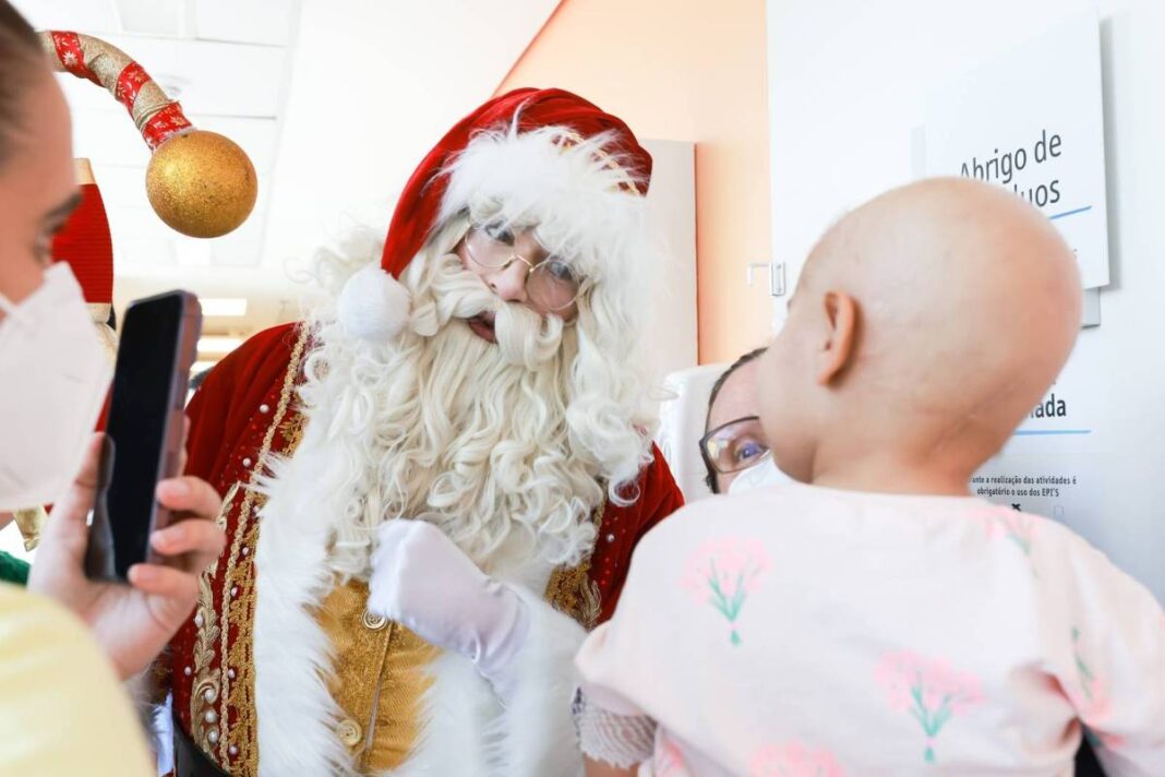 Graacc celebra Natal com visita de Reynaldo Gianecchini – 13/12/2025 – Equilíbrio e Saúde