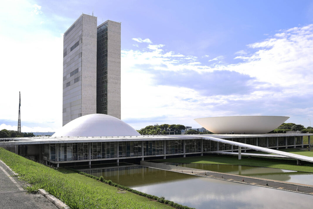 Pesquisa indica que o centro político revê expectativas para 2026 – 14/12/2025 – Lara Mesquita