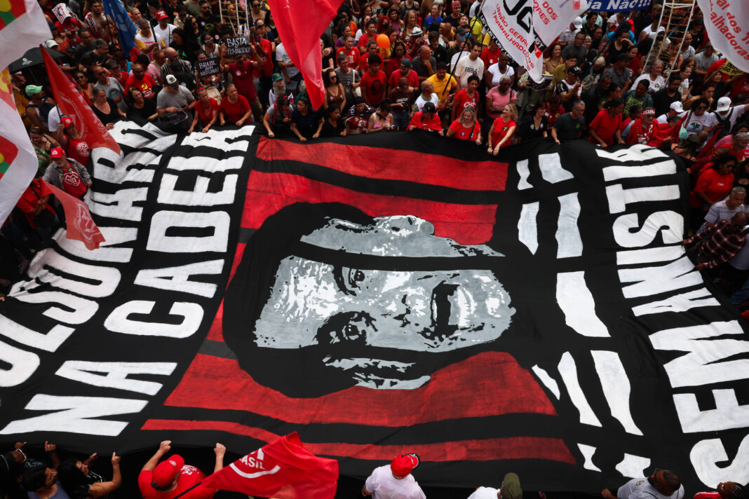 Flávio Bolsonaro é ignorado em manifestação na Paulista – 14/12/2025 – Painel