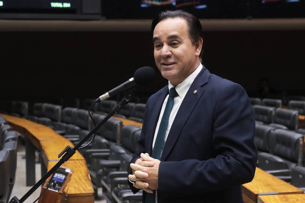 Adilson Barroso: Suplente de Zambelli elogia renúncia – 14/12/2025 – Poder