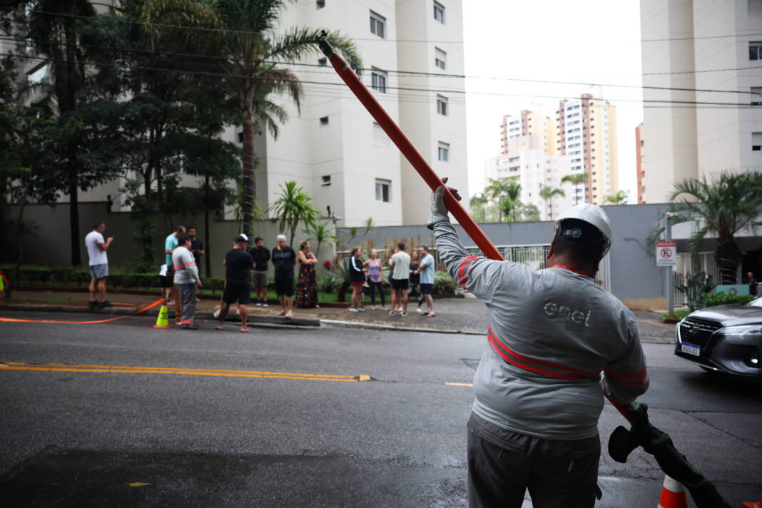 SP ainda tem 19 mil imóveis sem energia – 15/12/2025 – Cotidiano