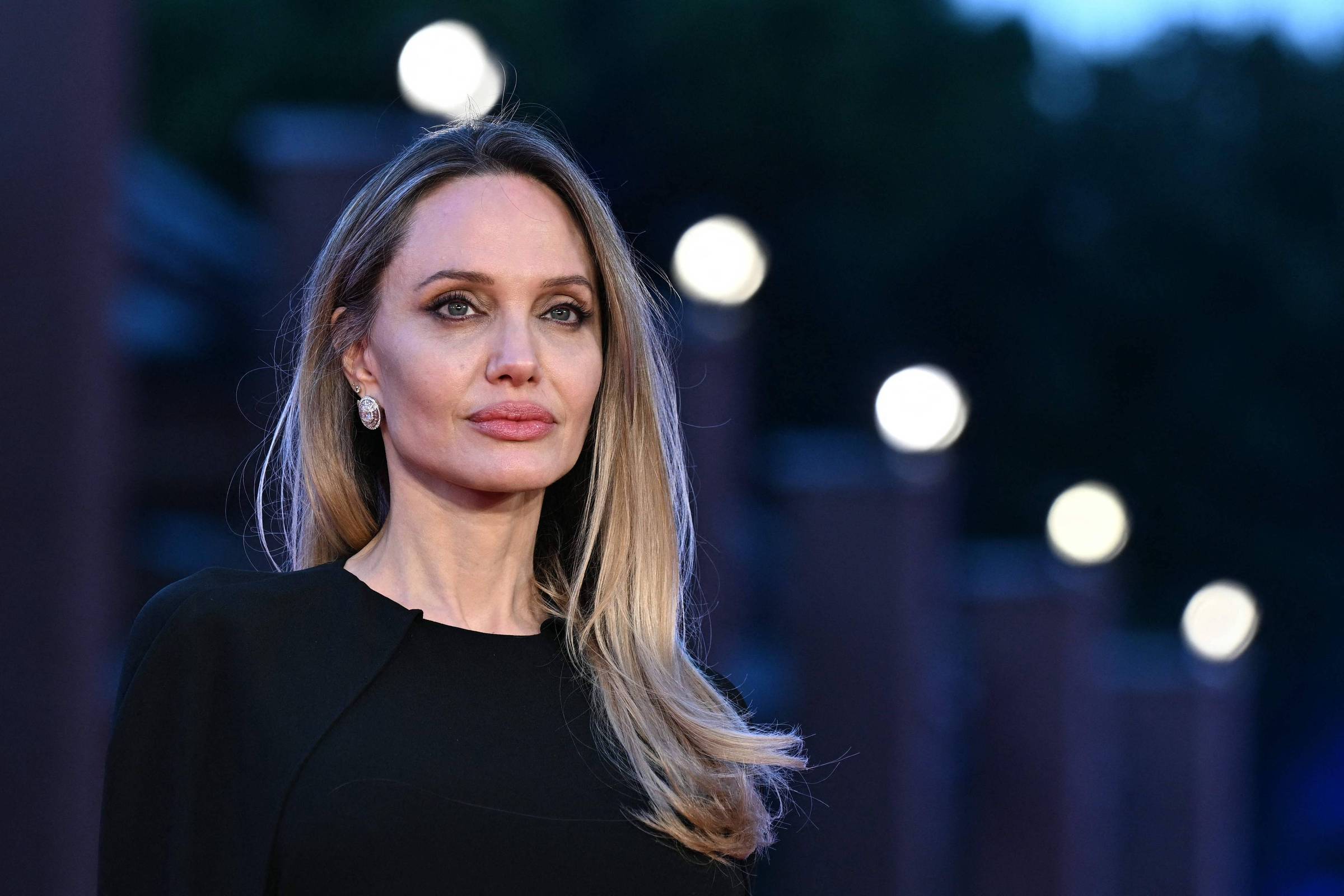 Angelina Jolie vende mansão por R$ 128 milhões – 25/09/2026 – Celebridades
