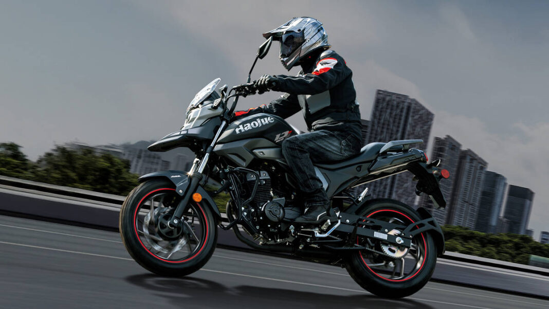 Haojue DL 160 surpreende no uso urbano, mas falta potência – 22/12/2025 – Economia