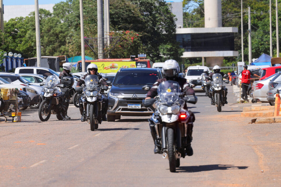 Bolsonaro deixa prisão e é internado para fazer cirurgia – 24/12/2025 – Política
