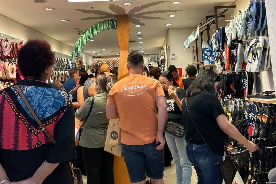 Caso Havaianas no mundo: ‘paranoia’ e ‘inimigo da direita’ – 26/12/2025 – Economia