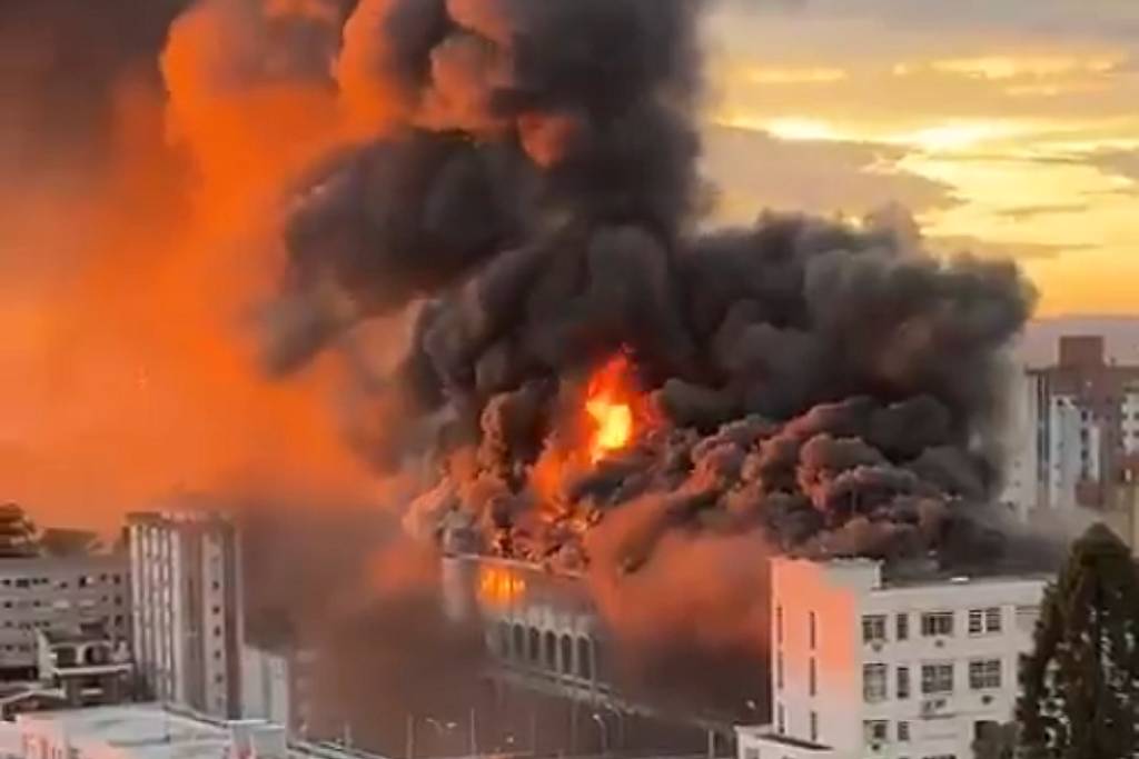 Incêndio atinge colégio centenário em Santa Maria (RS) – 27/12/2025 – Cotidiano