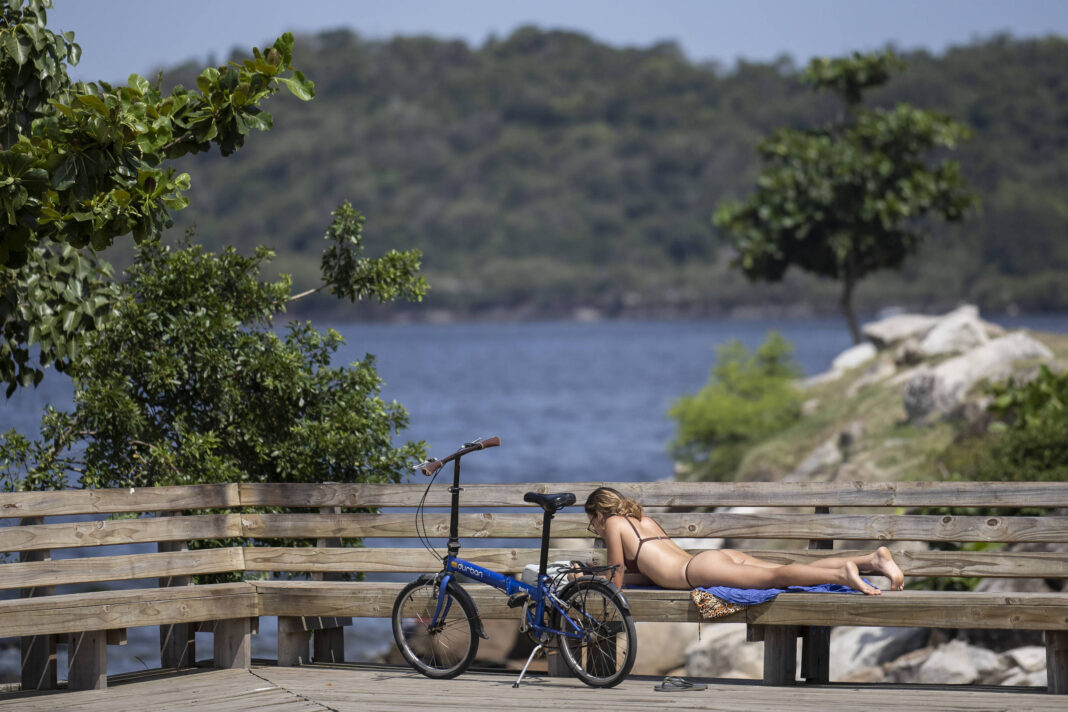 Contato com sol, mar e natureza fortalece corpo e mente – 28/12/2025 – Equilíbrio