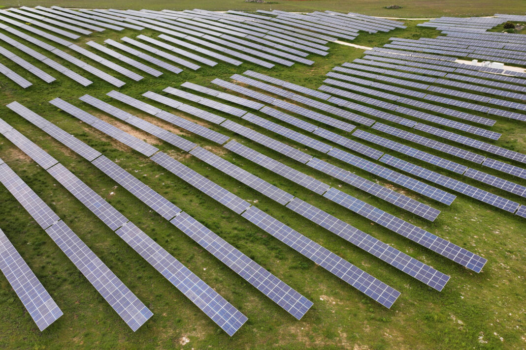 Excesso de energia solar na Espanha reduz preço de usinas – 30/12/2025 – Economia