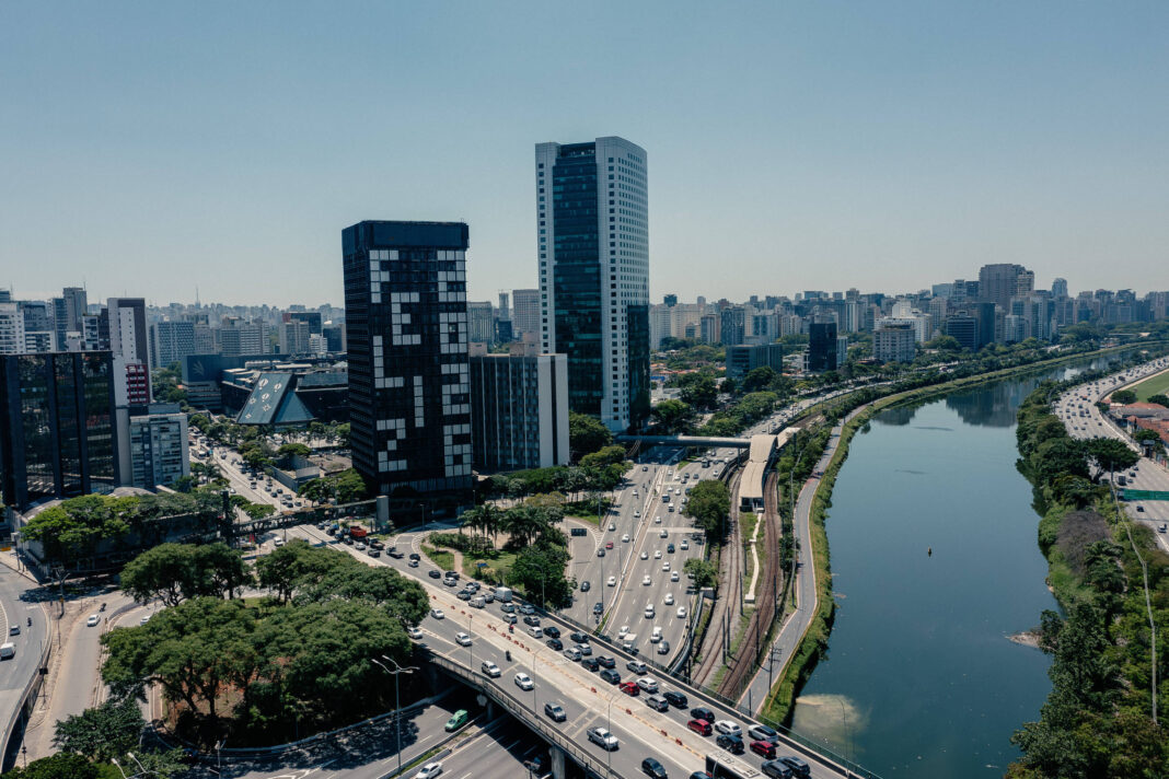 Antigo prédio do Unibanco retoma tradição com Feliz 2026 – 31/12/2025 – Cotidiano