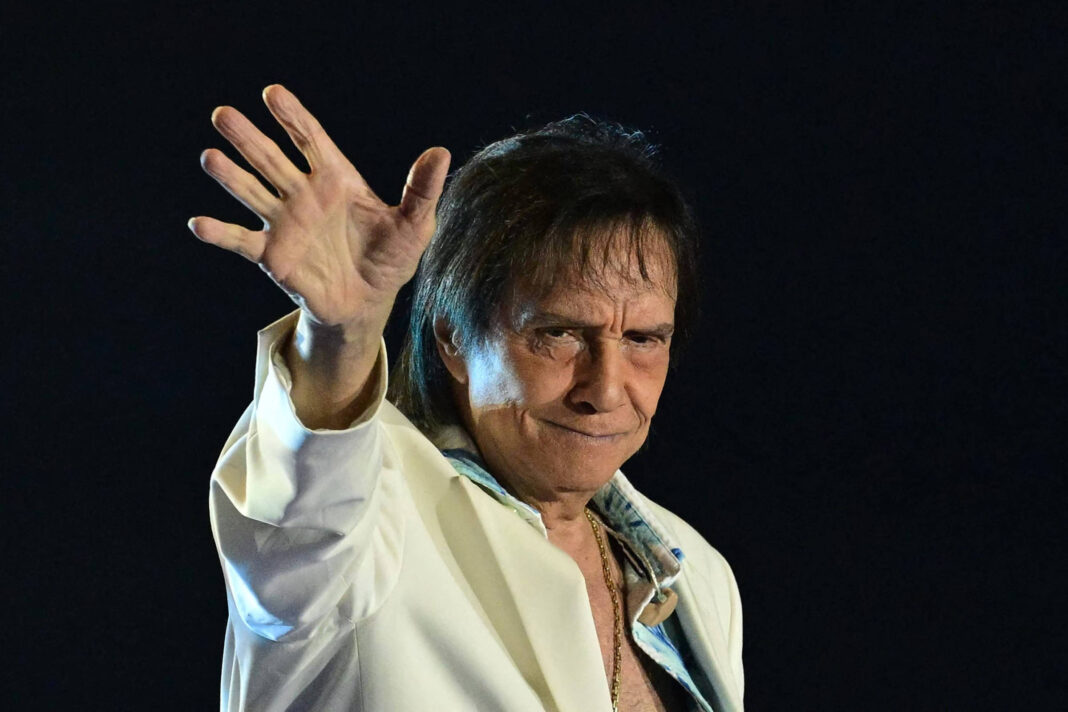 Roberto Carlos se irrita com bate-papo durante seu show – 31/12/2025 – Celebridades