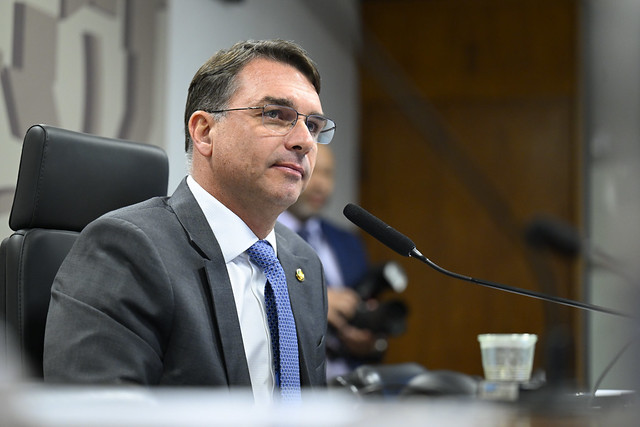 3 em cada 4 eleitores de Bolsonaro concordam com indicação de Flávio