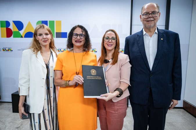 Paraná firma cooperação com o MCTI para projetos de inovação e transformação tecnológica