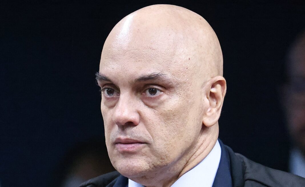 Após acordos, Moraes encerra processos de réus do 8/1