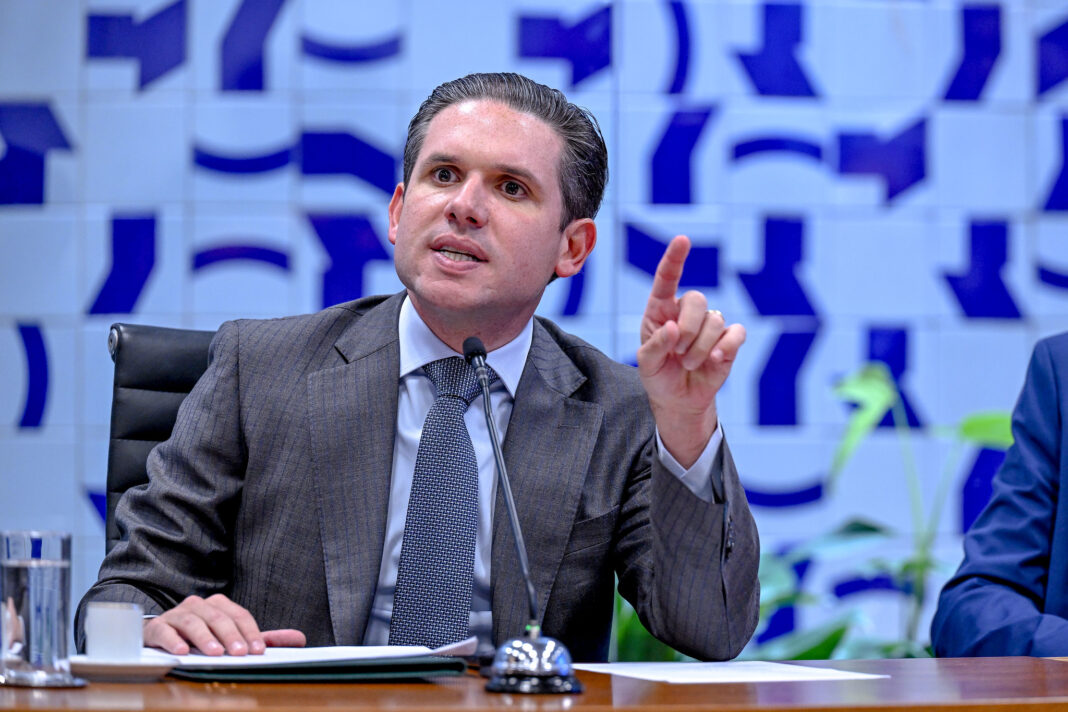 Motta impõe derrota à oposição e pautará propostas do governo na volta do recesso