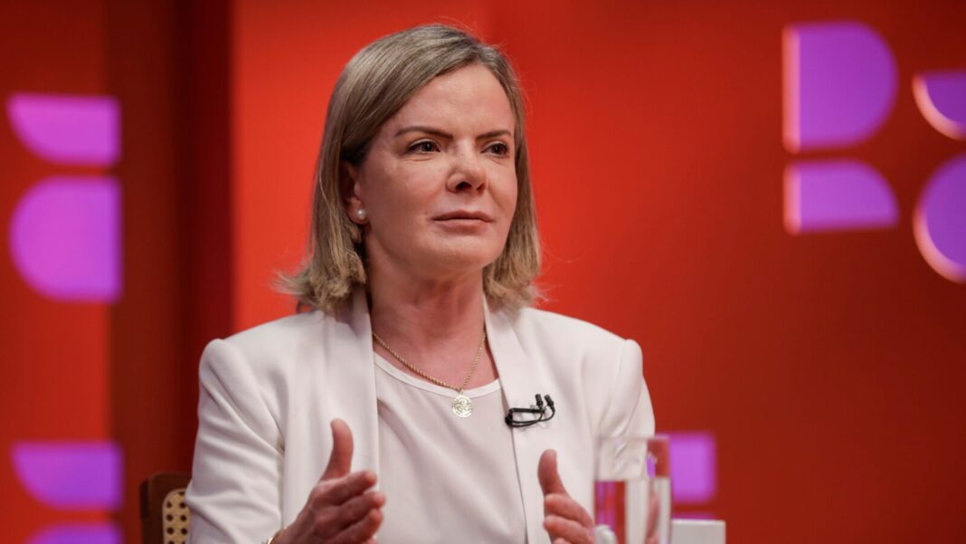 Gleisi Hoffmann diz que Lula está “cheio de vitalidade”