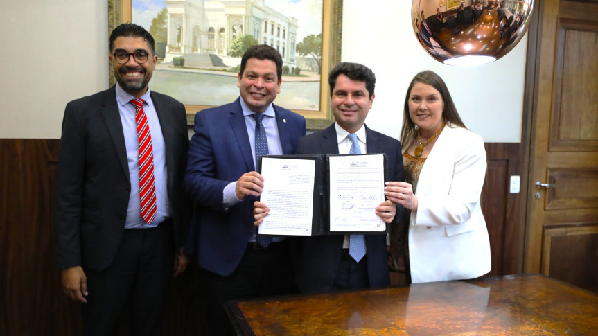 Assembleia Legislativa do Paraná | ALEP | Notícias > Assembleia e Uvepar firmam parceria para fortalecer o trabalho dos Legislativos municipais no Paraná