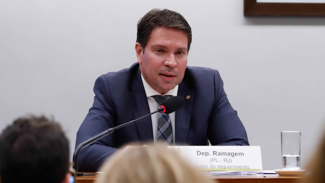 MJ demite Alexandre Ramagem e Anderson Torres da PF após condenação pelo STF