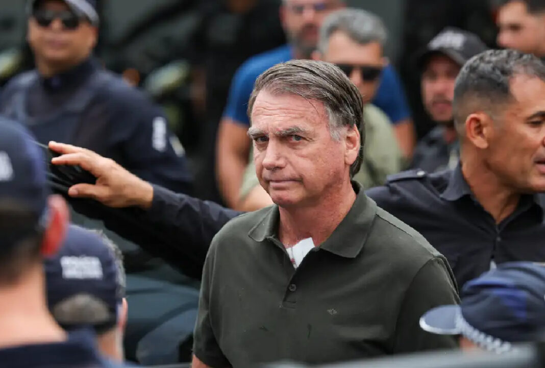 Bolsonaro é autorizado a sair da prisão para passar por cirurgia