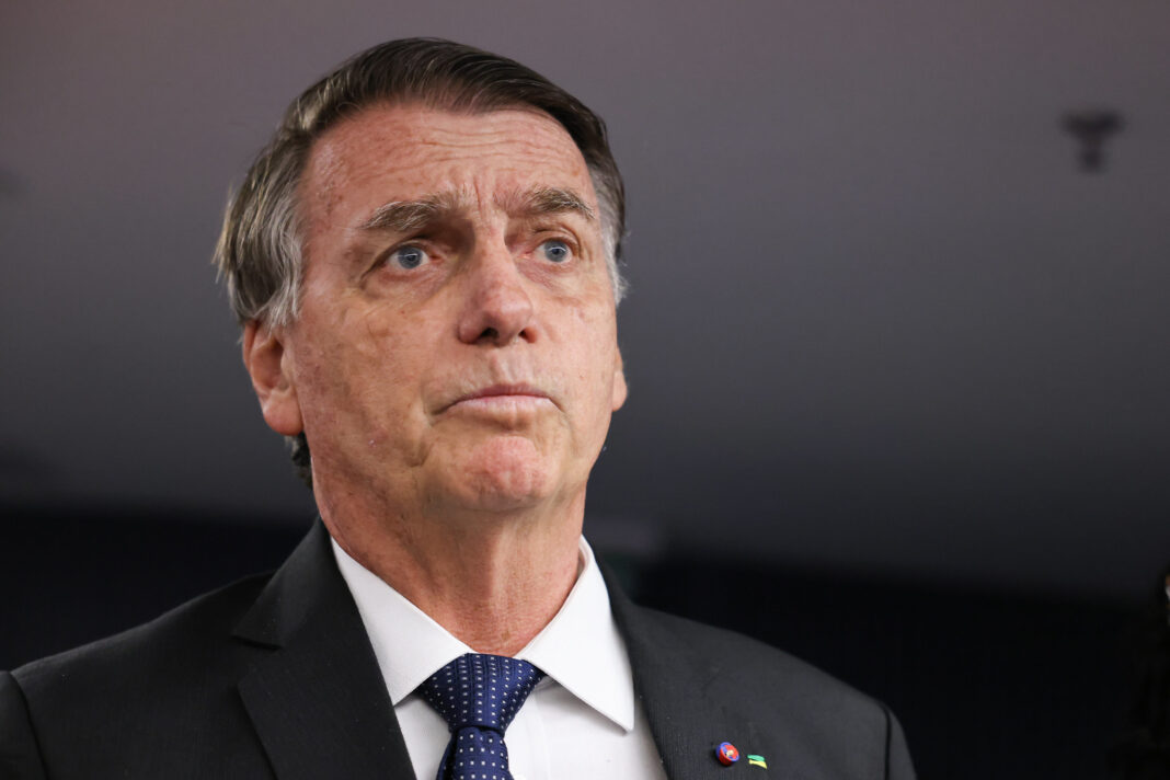 Bolsonaro deixa PF e é internado para realizar cirurgia